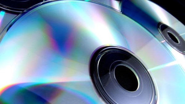 Amazon: αγόρασε το CD, τ' αρχεία δωρεάν