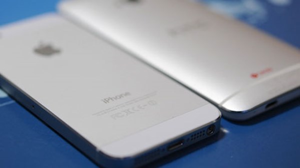 iPhone, στην κόψη του ξυραφιού