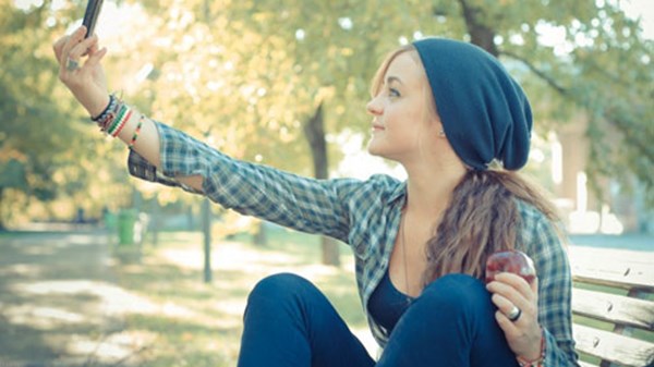 H Samsung πρωτοπορεί με το Galaxy S Selfie