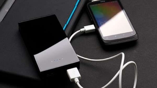 Power banks στα Public, φόρτιση παντού