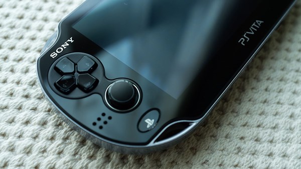 Περιορίζει την επένδυσή της στο PS Vita η Sony