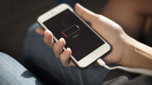 Apple: αλλαγή πλεύσης στο... BatteryGate