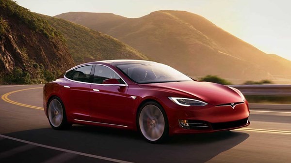 Tesla: ιδρύει θυγατρική στην Ελλάδα