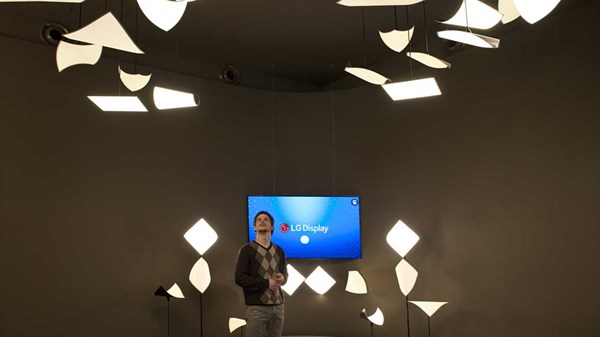 LG: φωτιστικά... ηχεία βασισμένα σε OLED