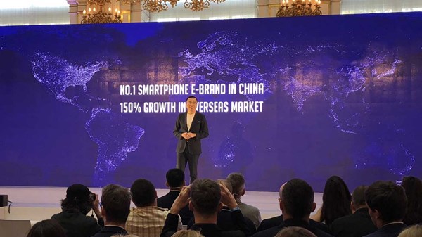 Honor: συνέντευξη, Shen Wang