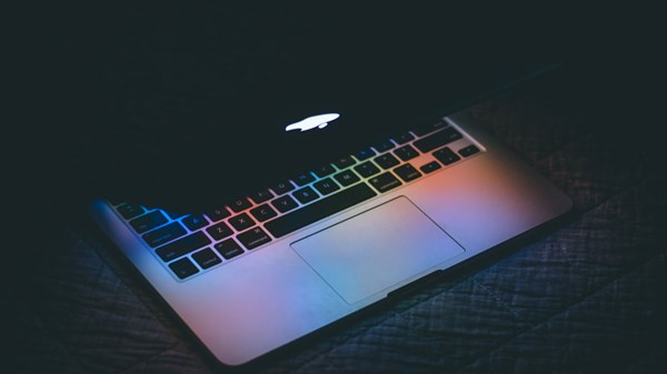 Apple: με δικούς της επεξεργαστές σε νέα laptop