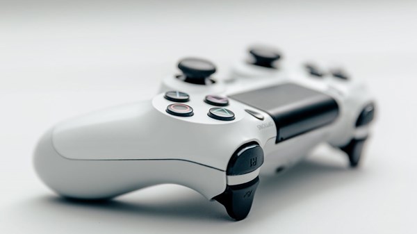 H Sony, η Microsoft, τα χειριστήρια και η απρέπεια