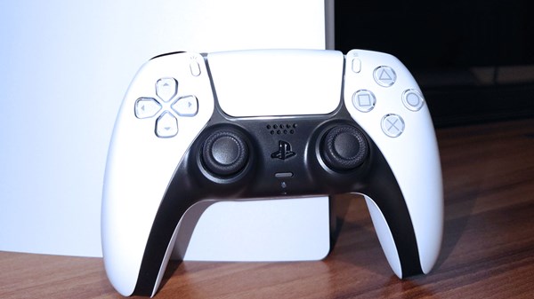 PS5: το φωτογραφίζουμε, σχολιάζουμε σχετικά