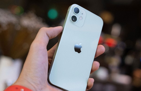 Το iPhone 12 Mini αστόχησε, το μέγεθος τελικά... μετράει