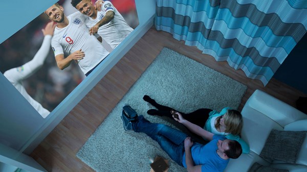 Epson EF-12 και... "οθόνη γήπεδο", παντού!