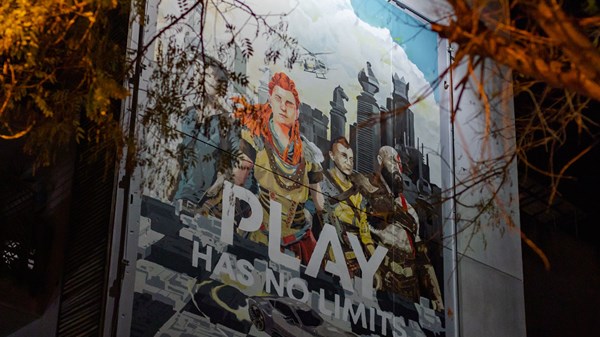 Play Has No Limits: το... είδαμε και σε τοίχο!