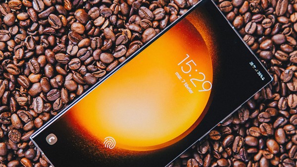 H Samsung, τα Galaxy S Ultra και τα... ψεύτικα φεγγάρια