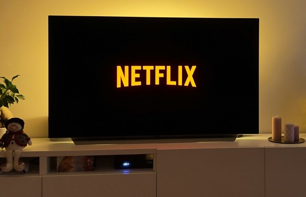 Netflix: ρεκόρ εσόδων, αυξήσεις στα κόστη συνδρομής